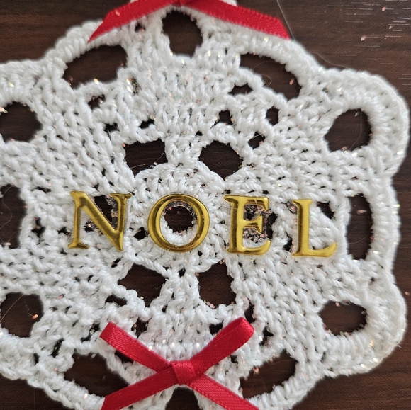 Christmas Ornaments Crochet Doily Wreaths  Set of 3  - Faux Peppermints,Noel - Picture 10 of 11